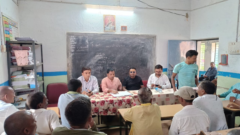 मोरकुटुंम्ब मे तहसीलदार की मौजूदगी मे पालको की बैठक सम्पन्न