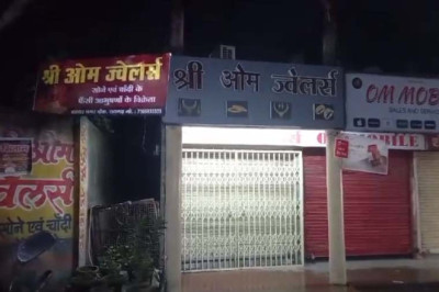 सोने-चांदी से भरे बैग लूटकर दो नकाबपोश युवक फरार...