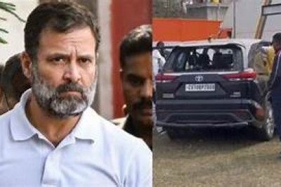 हाथरस हादसा : राहुल गांधी पीड़ितों के घर पहुंचे,गले लगाकर दी सांत्वना, बोले- दिल खोलकर मुआवजा दे सरकार...