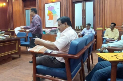 कलेक्टर चौधरी ने विद्युत और क्रेडा विभागों के कार्यो की समीक्षा की