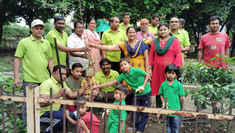 327 सप्ताह का आयोजन तालपुरी पारिजात गार्डन एवं गेट के पास  स्वच्छता अभियान के तहत साफ सफाई का कार्यक्रम किया गया