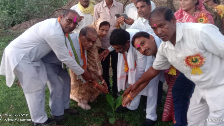 सांकरदाहरा विकास समिति का शपथ ग्रहण समारोह एवं  वृहद वृक्षारोपण
