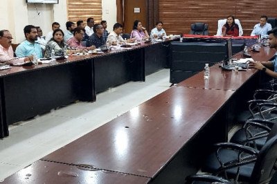 नगरीय निकायों की समीक्षा बैठक में स्वच्छता सर्वेक्षण पर जोर