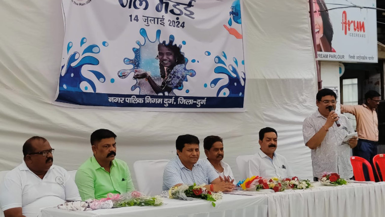 निगम ने आवासीय कालोनी ऋषभ ग्रीन सिटी में मनाया जल मड़ाई: