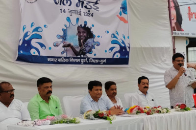 निगम ने आवासीय कालोनी ऋषभ ग्रीन सिटी में मनाया जल मड़ाई: