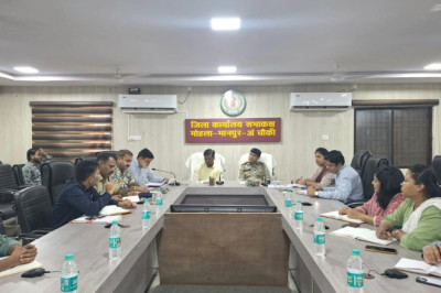 कलेक्टर एवं पुलिस अधीक्षक ने कानून व्यवस्था के संबंध में अधिकारियों की ली बैठक