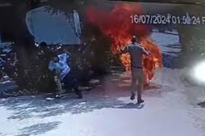 दूसरे को फंसाने के चक्कर में बेटे ने माँ को थाने में पेट्रोल डालकर जिंदा जलाया और विडियो बनाता रहा ,80% गंभीर रूप से जली महिला की हुई मौत , आरोपी गिरफ्तार...