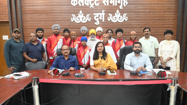 नवाचारी शैक्षिक गतिविधियां प्रदान करने वाले शिक्षक हुए सम्मानित