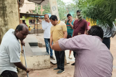 सफाई व्यवस्था निरीक्षण करने पहुंचे कमिश्नर,सड़क किनारे नही होना चाहिए कचरे का ढेर: