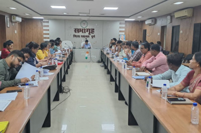 जिला पंचायत अश्वनी देवांगन ने पंचायतों में संचालित समस्त निर्माण कार्याें की ली समीक्षा बैठक