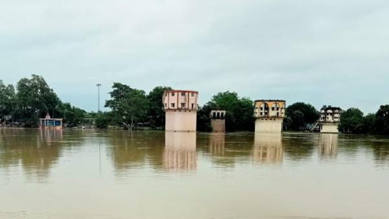 बारिश के मौसम में शिवनाथ नदी का जलस्तर तेजी से बढ़ा,