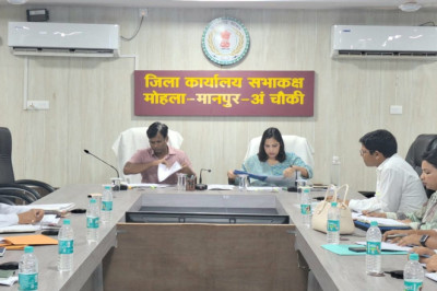 कलेक्टर ने की जिला खनिज न्यास संस्थान से किये जा रहे विकास कार्यों की समीक्षा