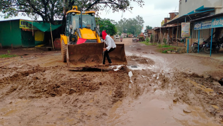 मुख्य मार्ग की खुदाई, बना दलदल आवाजाही मे दिक्कत