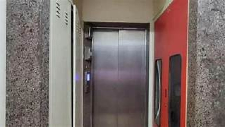 15 साल के बच्चे का गर्दन लिफ्ट में फंसने से मौत...