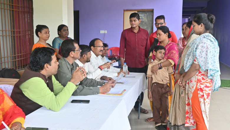 बकाया राशि जमा करने के लिए लगाया गया लोन मेला
