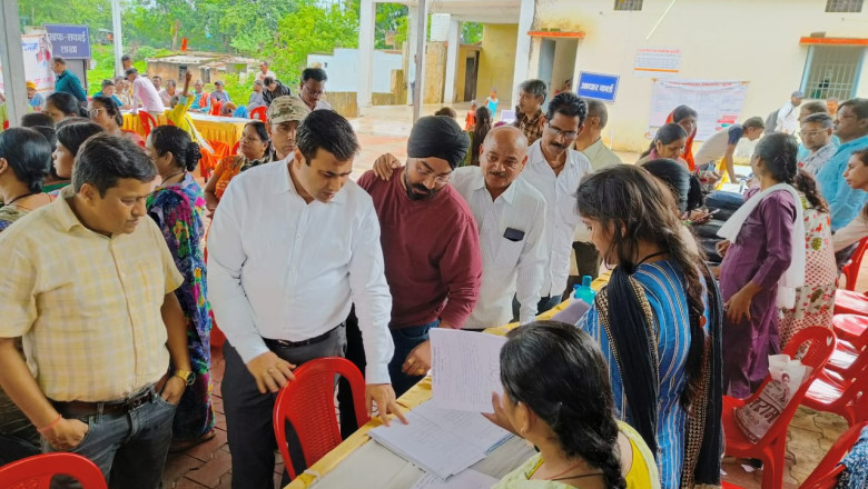 -जनसमस्या निवारण शिविर में बारिश के बाद भी सौ से अधिक लोग अपनी समस्या के निराकरण के लिए पहुंचे: