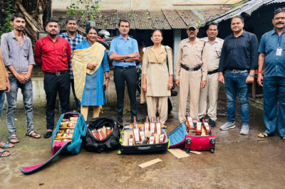 आबकारी एवं रेलवे विभाग के संयुक्त टीम द्वारा रेलवे स्टेशन में गहन जांच कर 40.80 लीटर अवैध शराब जप्त