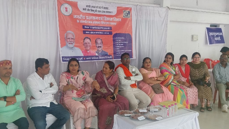 शिविर में 69 आवेदनों का निराकरण  नाला जाम से कई लोग थे परेशान, शिकायत मिलते ही पहुंचा अमला