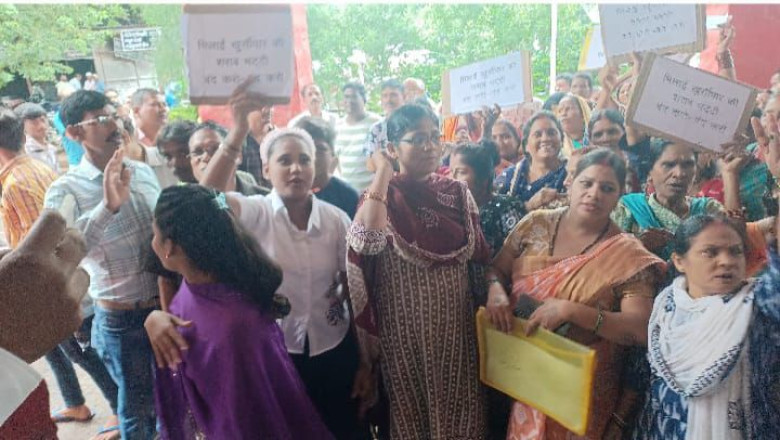 शराब भट्टी को हटाने की खुर्सीपार वासियों ने की मांग...