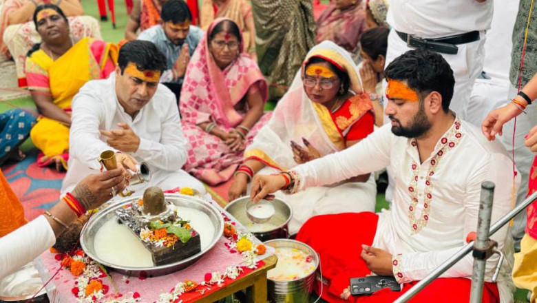 महापौर ने नगर निगम परिसर माँ दुर्गा मंदिर में श्रावण मास के तीसरे सोमवार को भगवान शिव का विधि- विधान के साथ रुद्राभिषेक किया: