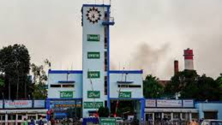 भिलाई स्टील प्लांट में हुआ हादसा, सड़क किनारे लगे पोल से टकराकर कर्मचारियों की मौत BSP यूनियन ने कहा हार्डिंग को करें व्यवस्थित....