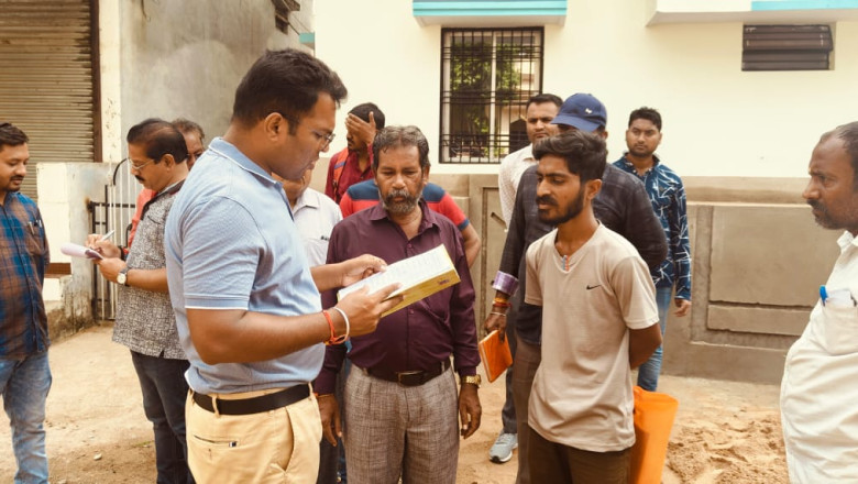 वार्ड निरीक्षण के दौरान आयुक्त ने सफाई व्यवस्था देख राजस्व वसूली की ली जानकारी