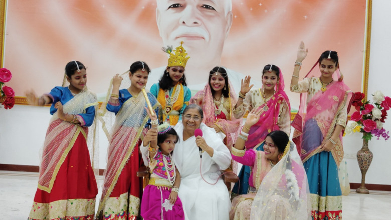 भिलाई 26 अगस्त 2024 छत्तीसगढ़:- प्रजापिता ब्रह्माकुमारी ईश्वरीय विश्व विद्यालय द्वारा सेक्टर 7 स्थित पीस ऑडिटोरियम में श्री कृष्ण जन्माष्टमी का पावन पर्व बड़े ही हर्षोल्लास और उमंग उत्साह के साथ मनाया गया।