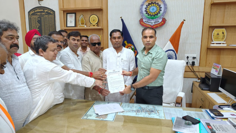 पूर्व मुख्यमंत्री भूपेश बघेल की सुरक्षा में चुक बजरंगियों द्वारा हुड़दंग 48 घंटे में कार्रवाई न होने पर कांग्रेस द्वारा थाना घेराव की चेतावनी
