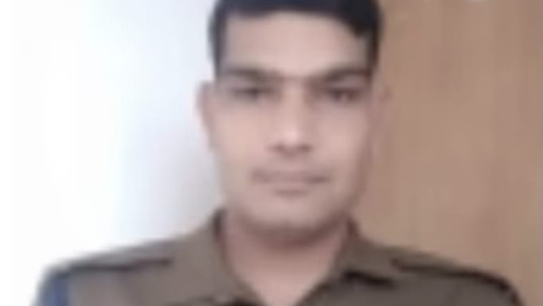दुर्ग में सशस्त्र सीमा बल के एक कॉन्स्टेबल ने मंगलवार रात इंसास राइफल से गोली मारकर खुदकुशी कर ली।