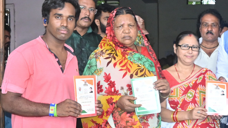 परिवार का कोई भी सदस्य राशन कार्ड प्राप्त कर सकता है, जिसका नाम राशन कार्ड में दर्ज होना चाहिए।