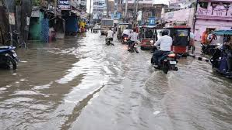 शहर हुआ पानी – पानी : मात्र आधे घंटे की बरसात ने नगर निगम की पोल खोल के रख दी…