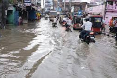 शहर हुआ पानी – पानी : मात्र आधे घंटे की बरसात ने नगर निगम की पोल खोल के रख दी…