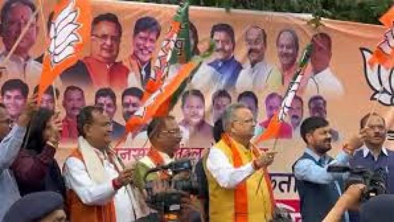बीजेपी कार्यकर्ता 7 दिवसीय तीर्थयात्रा पर रवाना ; सीएम विष्णुदेव साय और स्पीकर रमन ने दिखाई हरी झंडी