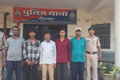 अवैध रूप से शराब बिक्री रोकने डोंगरगढ़ पुलिस ने छेड़ा मुहिम l