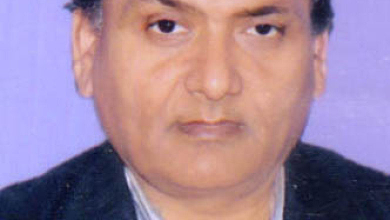 हिंदी सीधे सरल लोगों की मीठी भाषा- द्विवेदी...