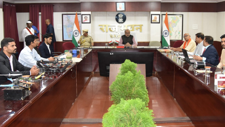 छत्तीसगढ़ स्वामी विवेकानंद तकनीकी विश्वविद्यालय फाउंडेशन फॉर रूरल टेक्नोलॉजी एंड एंटरप्रेन्योरशिप के प्रतिनिधियों की माननीय राज्यपाल से मुलाकात