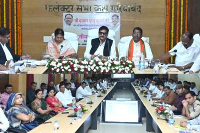 सक्रियता एवं पारदर्शिता के साथ शासकीय कार्यो का करें क्रियान्वयन - मंत्री बघेल