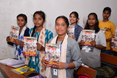 जनसंपर्क विभाग द्वारा प्रकाशित छत्तीसगढ़ जनमन पत्रिका एवं रोजगार नियोजन का शासकीय दिग्विजय स्नाकोत्तर महाविद्यालय राजनांदगांव में किया गया नि:शुल्क वितरण...