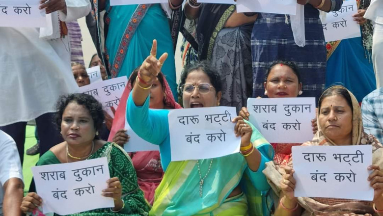 चिखली  में दारू भट्टी के विरोध में चक्का जाम...