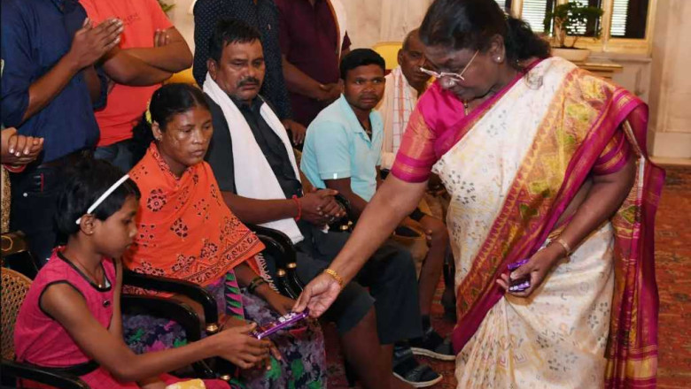 राष्ट्रपति द्रौपदी मुर्मू ने माओवादी हिंसा के पीड़ितों से की मुलाकात...