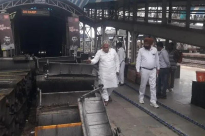 दुर्ग स्टेशन में 3 महीने से एस्केलेटर बैंड 400 करोड़ की मॉडर्न स्टेशन परियोजना अब तक शुरू नहीं अरुण बोरा ने उठाया सवाल.....