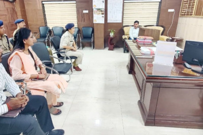 फोटोयुक्त निर्वाचक नामावलियों का विशेष संक्षिप्त पुनरीक्षण कार्यक्रम हेतु राजनीतिक दलों की ली गई बैठक