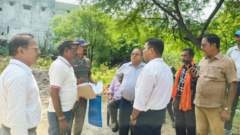 पिछड़ा वर्ग सर्वे की जॉच करने आयुक्त पहुचे वार्डो में , घर से जानकारी लेकर राशन कार्ड देख खुद भरे फार्म...