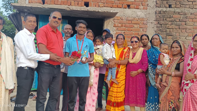 अंडर - 19 क्रिकेट खेलेगा भारतीय टीम से - "भावेश"   बधाई शुभकामनाएँ देने पहुंचे - "शिक्षक"