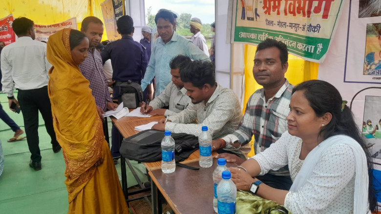 भोजटोला में आयोजित जिला स्तरीय जन समस्या निवारण शिविर में अधिकारियों ने सुनी ग्रामीणजनों की समस्याएं