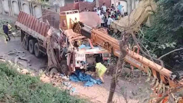 फ्लाईओवर से ट्रक गिरने से चालक की मौत...