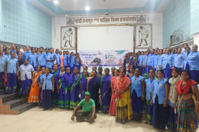 तीन दिवसीय सफाई मित्र सुरक्षा शिविर में सफाई कर्मी एवं स्वच्छता दीदीयों ने
