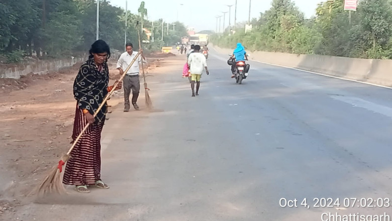 डोंगरगढ़ पदयात्रियों की सुविधा के लिए निरंतर की जा रही सफाई व्यवस्था...