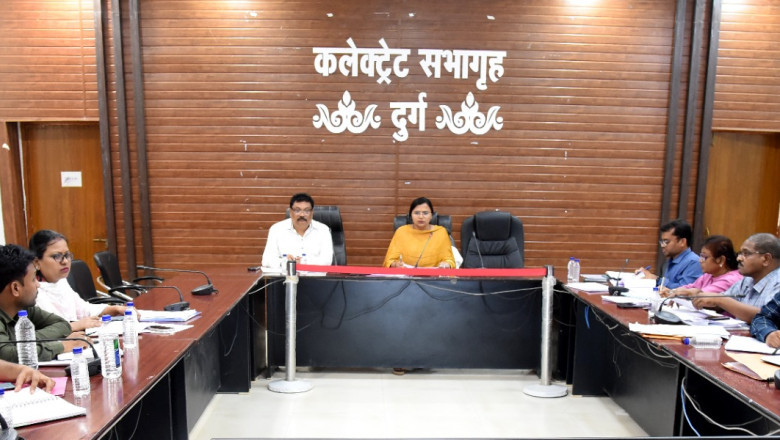 जिला दण्डाधिकारी सुश्री चौधरी द्वारा अनावेदकों को न्यायालय में सुनवाई हेतु व्यक्तिगत उपस्थिति के लिए समन जारी...