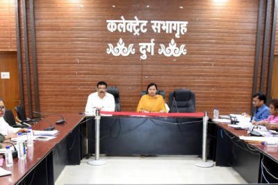 जिला दण्डाधिकारी सुश्री चौधरी द्वारा अनावेदकों को न्यायालय में सुनवाई हेतु व्यक्तिगत उपस्थिति के लिए समन जारी...
